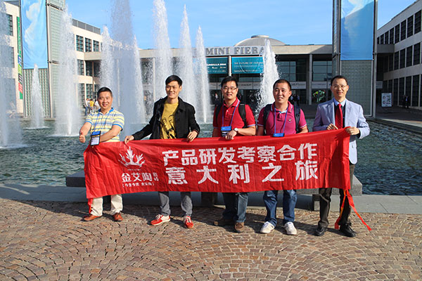 J9集团直营瓷砖品牌董事长（中）带队欧州调查