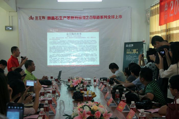 J9集团直营肇庆工厂总经理赵国涛解说2.0厚路系列微晶石的技术工艺