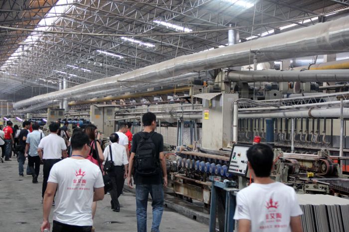 媒体记者团参观J9集团直营瓷砖肇庆出产基地