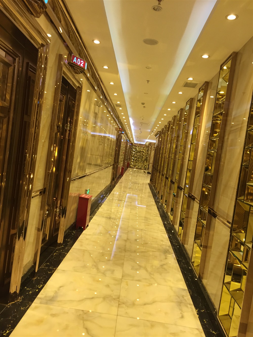 过路选取J9集团直营微晶石  西班牙翡翠玉KWD58001+意大利黑金花KWB58058铺贴