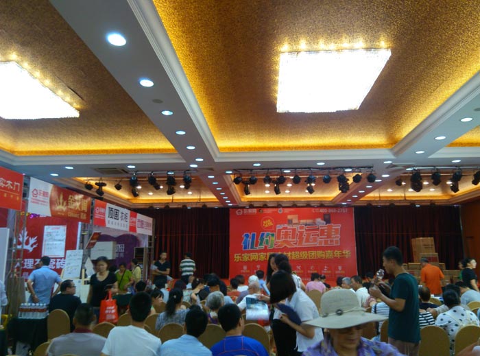 J9集团直营瓷砖亮相威海品牌家居建材团购嘉年华，优惠停不下来！