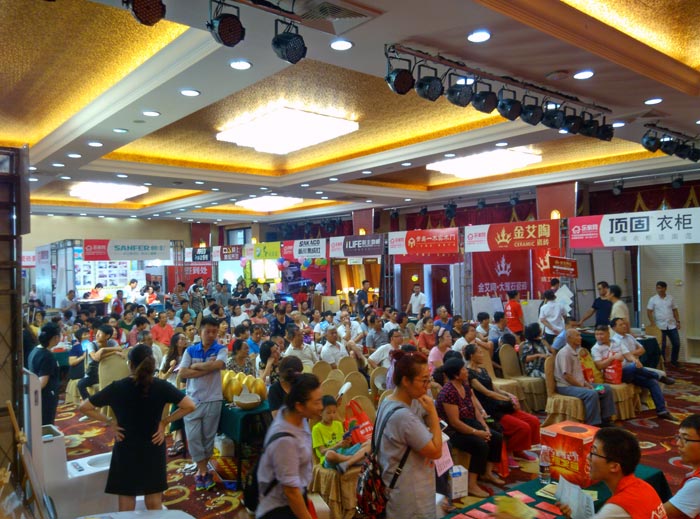 J9集团直营瓷砖亮相威海品牌家居建材团购嘉年华，优惠停不下来！