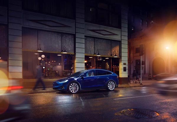 千呼万唤方驾临，鹰翼从此为君开！