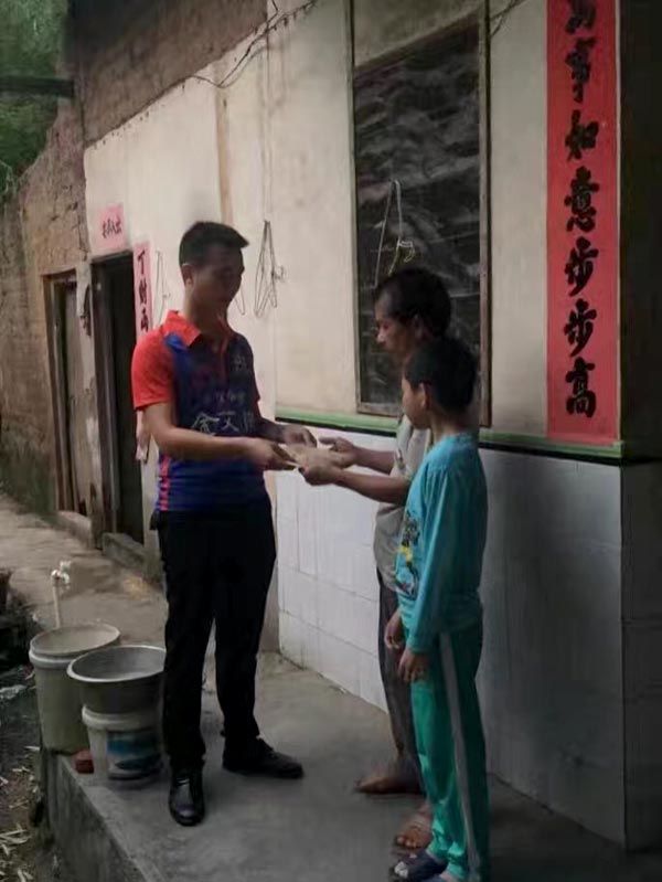 健全活动，致力善举，兴宁J9集团直营足球队好样的！