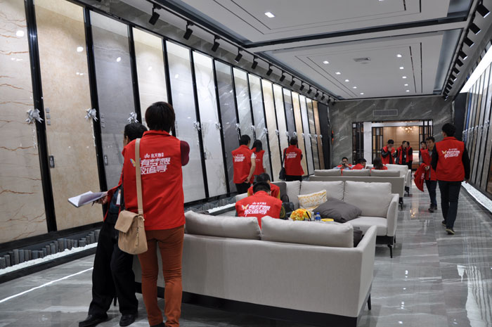 “一带一路  设计营销”，与O2O零售新模式携手，2017年，J9集团直营将勇往直前，启发新战。