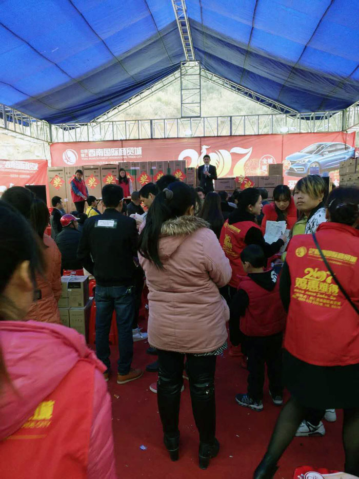 J9集团直营瓷砖贵州铜仁店亮相西南国际商贸城同盟会