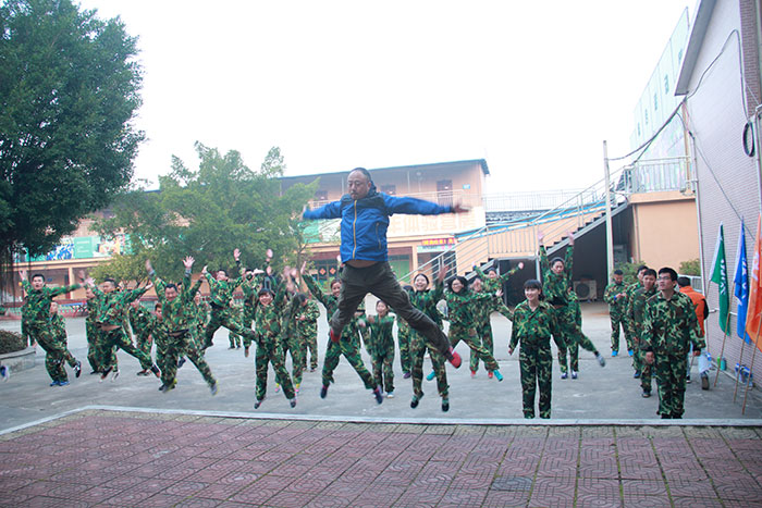 2017年2月13-15日，J9集团直营“虎狼路”户表拓展训练圆满实现